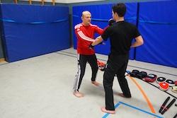 Selbstverteidigung - Schnelle-Hände-Technik #1