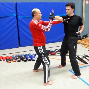 Selbstverteidigung - Schnelle-Hände-Technik #4